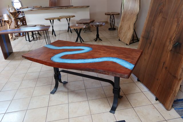 Redwood River Table, Redwood
